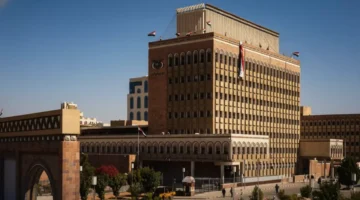 ارتفاع الدولار إلى 530 ريال يضع رواتب 30 مليون يمني تحت تهديد الفقر ويزيد هوة المعيشة 1